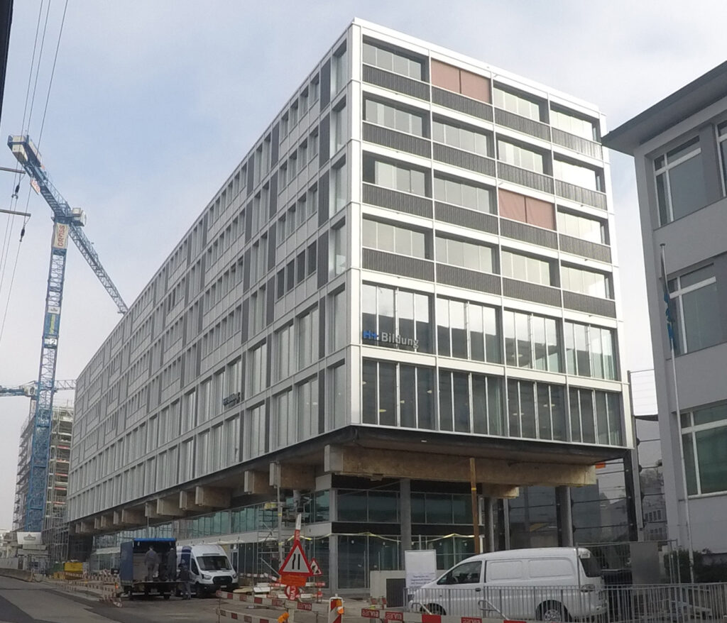 H HERE BILDUNG visual data 8