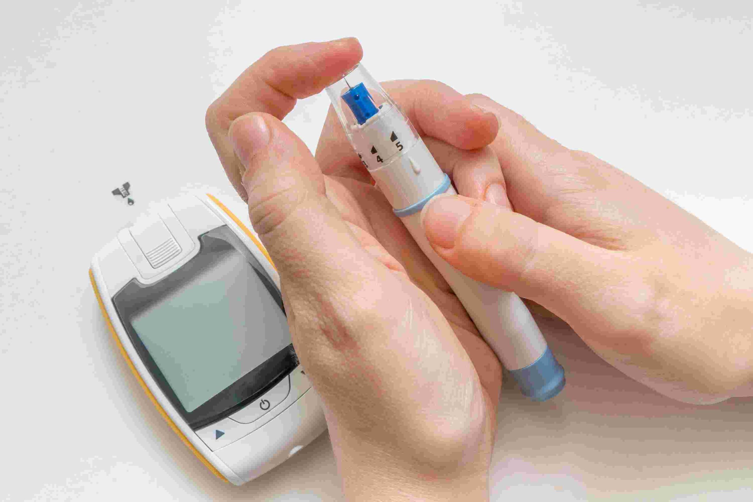 Diabetes Typ 2, Bluttest mit dem Glucometer - Canva Studie Kantonsspital Baden